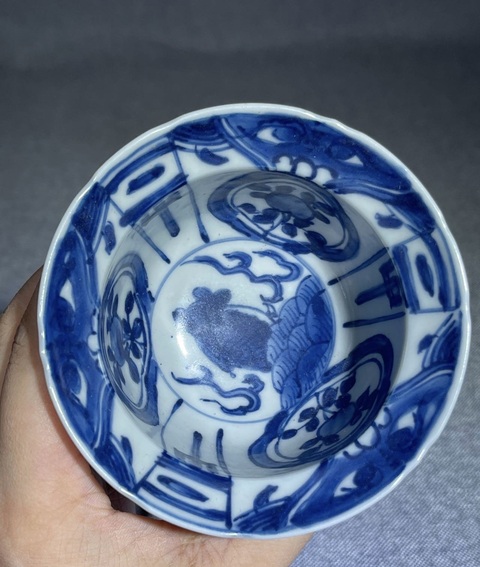 古玩陶瓷日本明治青花獸面紋折沿碗真品鑒賞圖