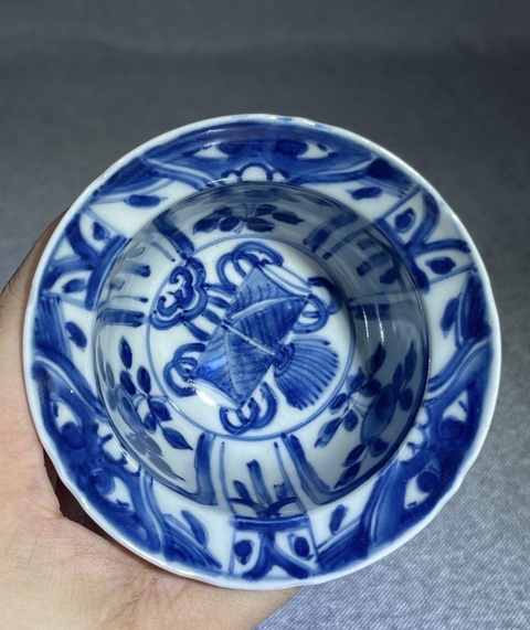 古玩陶瓷日本明治青花獸面紋折沿碗真品鑒賞圖