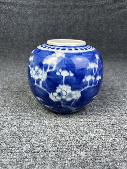 古玩陶瓷青花留白冰梅罐真品鑒賞圖