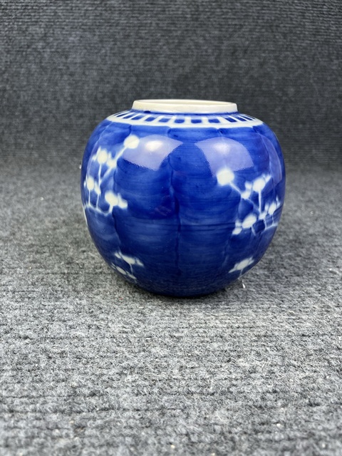 古玩陶瓷青花留白冰梅罐真品鑒賞圖