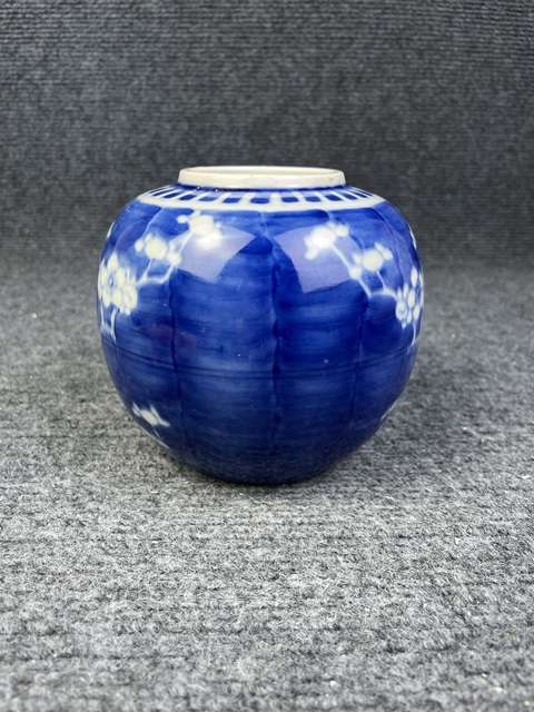 古玩陶瓷青花留白冰梅罐真品鑒賞圖