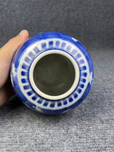 古玩陶瓷青花留白冰梅罐真品鑒賞圖
