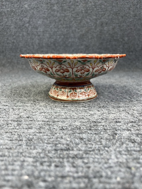 古玩陶瓷五彩花卉紋花口供盤真品鑒賞圖