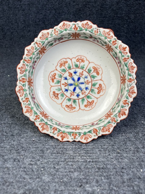 古玩陶瓷五彩花卉紋花口供盤真品鑒賞圖