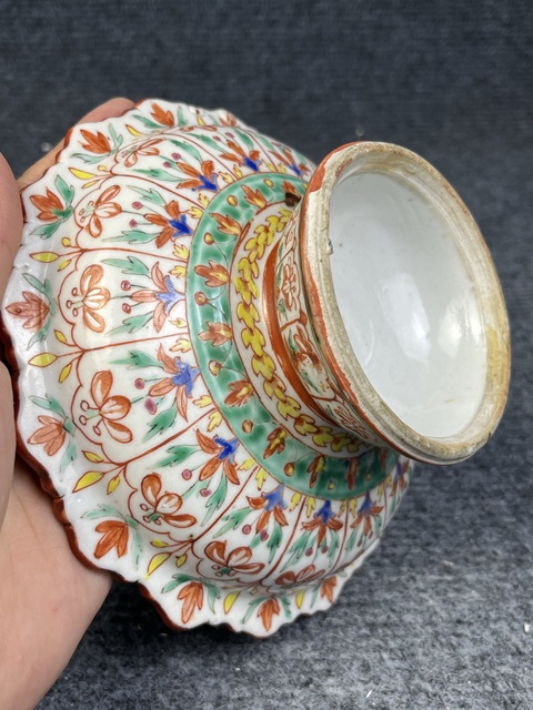 古玩陶瓷五彩花卉紋花口供盤真品鑒賞圖