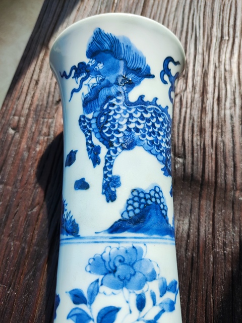 古玩陶瓷麒麟紋青花花觚真品鑒賞圖