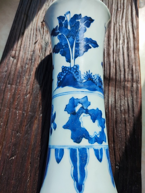 古玩陶瓷麒麟紋青花花觚真品鑒賞圖