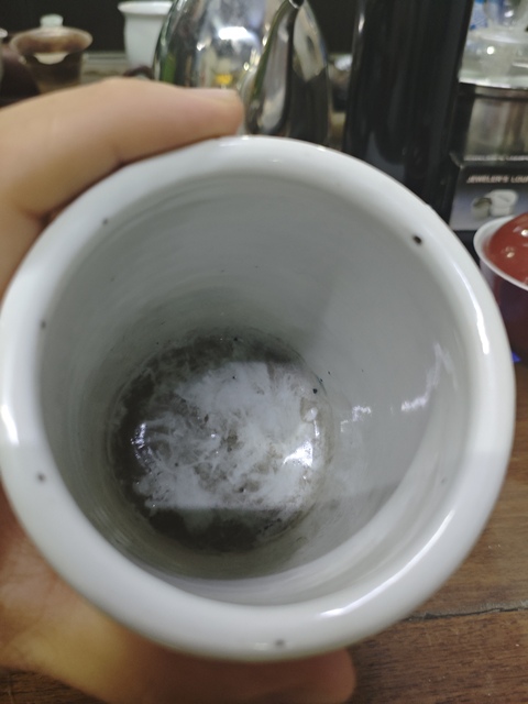古玩陶瓷花鳥紋刻瓷筆筒真品鑒賞圖