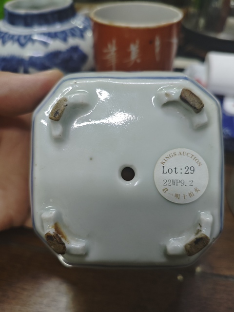 古玩陶瓷博古圖青花四足花盆真品鑒賞圖