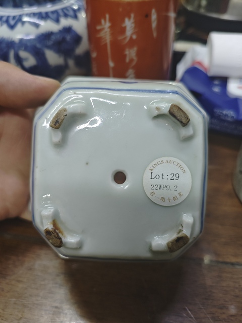 古玩陶瓷博古圖青花四足花盆真品鑒賞圖