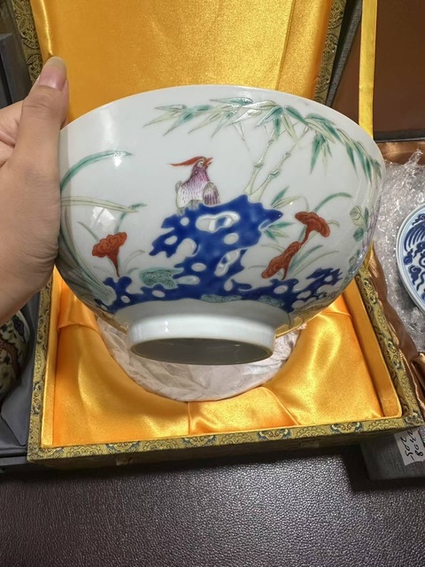 古玩陶瓷花鳥紋粉彩碗真品鑒賞圖