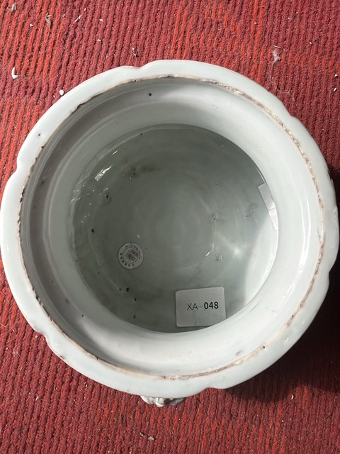 古玩陶瓷白釉暗刻龍紋爐拍賣,當前價格75000元