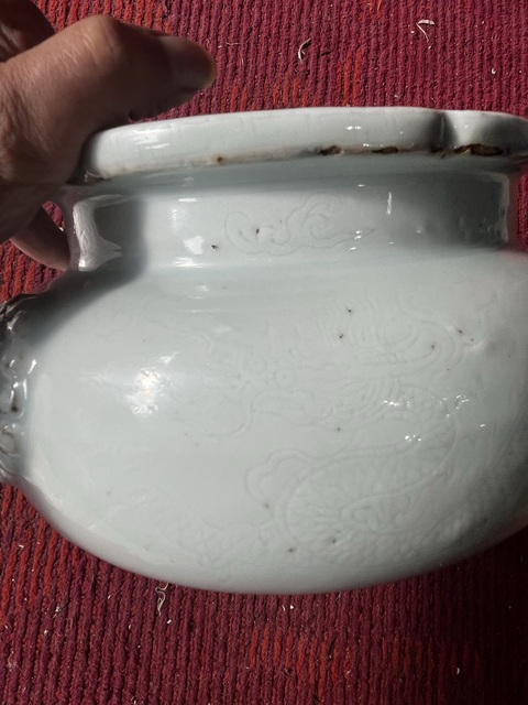 古玩陶瓷白釉暗刻龍紋爐拍賣,當前價格75000元