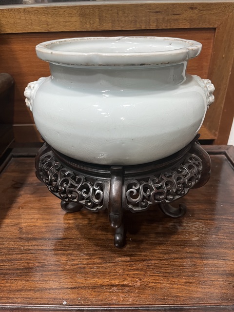 古玩陶瓷白釉暗刻龍紋爐拍賣,當前價格75000元