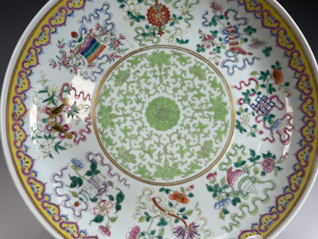古玩陶瓷粉彩盤真品鑒賞圖