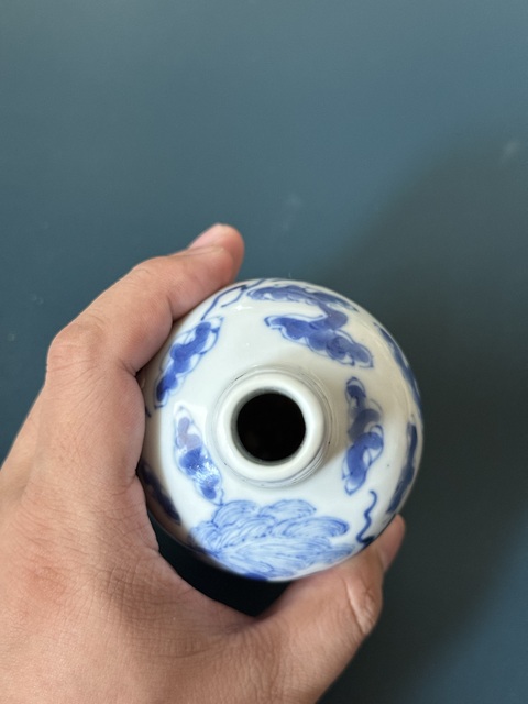 古玩陶瓷獅紋青花瓶真品鑒賞圖