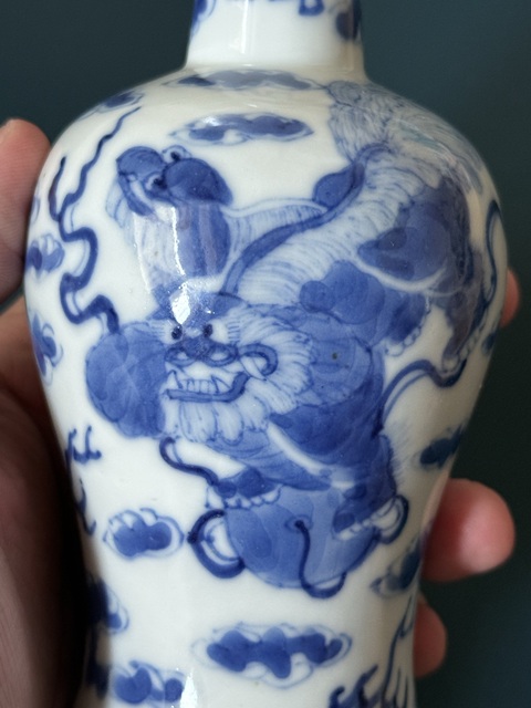 古玩陶瓷獅紋青花瓶真品鑒賞圖