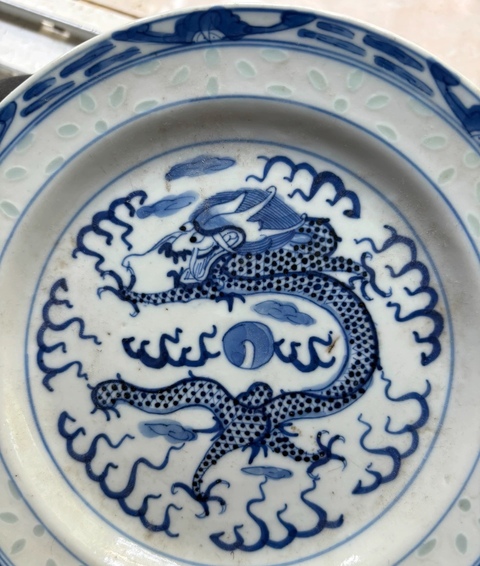 古玩陶瓷龍紋青花玲瓏瓷盤真品鑒賞圖