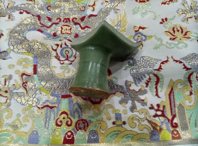 古玩陶瓷龍紋青瓷標本真品鑒賞圖