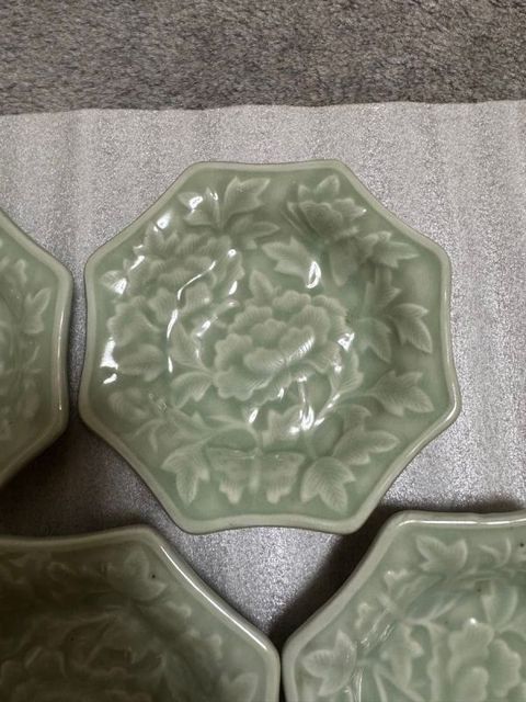 古玩陶瓷青釉印花盤真品鑒賞圖