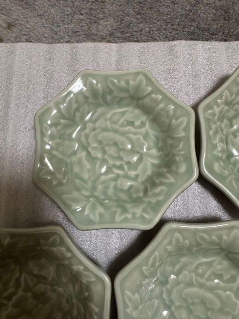 古玩陶瓷青釉印花盤真品鑒賞圖