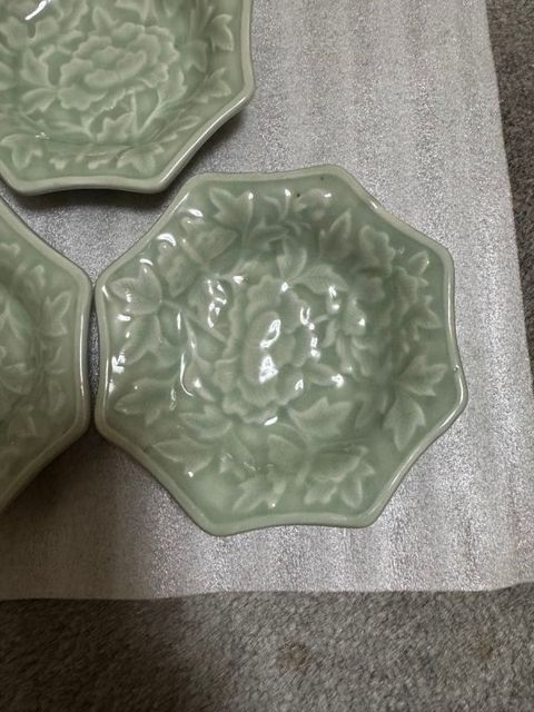 古玩陶瓷青釉印花盤真品鑒賞圖