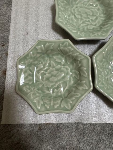 古玩陶瓷青釉印花盤真品鑒賞圖