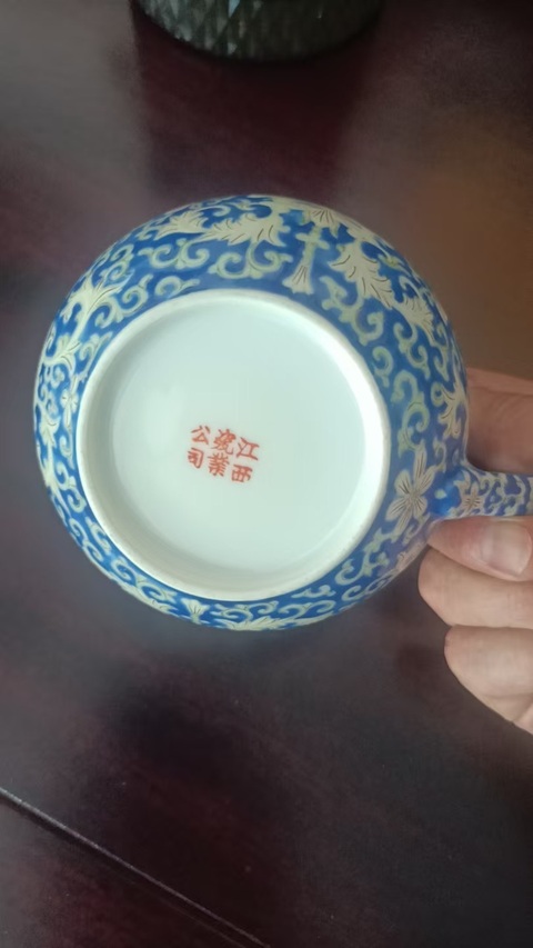 古玩陶瓷江西瓷業(yè)公司款粉彩奶壺真品鑒賞圖