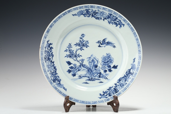 古玩陶瓷康雍·青花錦雞牡丹紋折沿盤真品鑒賞圖