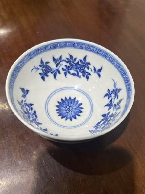 古玩陶瓷青花花卉紋雞心碗真品鑒賞圖