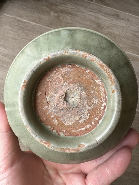 古玩陶瓷龍泉窯刻花碗真品鑒賞圖