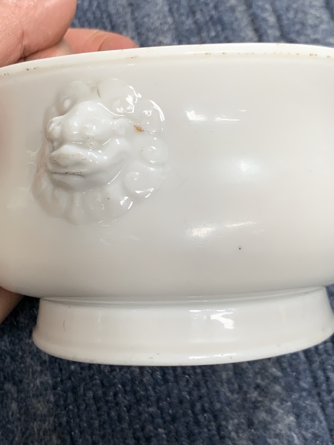 古玩陶瓷晚清民國德化白釉雙獅耳爐真品鑒賞圖