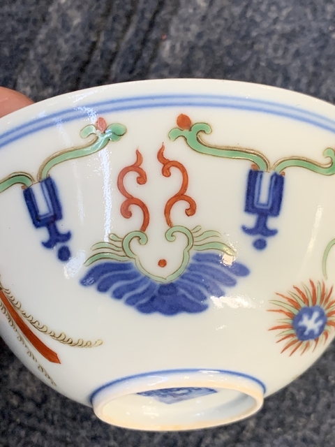 古玩陶瓷斗彩忍冬紋茶碗真品鑒賞圖