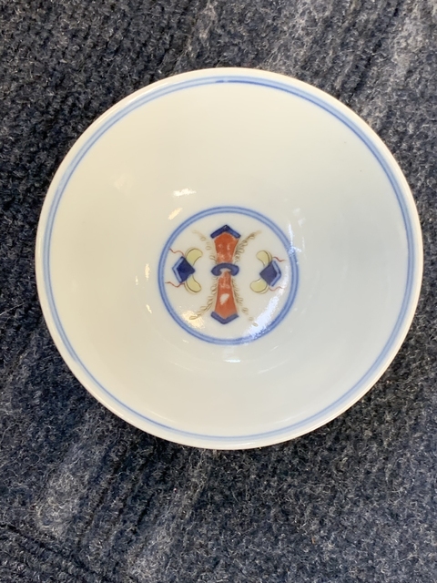 古玩陶瓷斗彩忍冬紋茶碗真品鑒賞圖