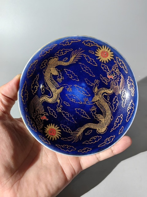 古玩陶瓷藍釉描金龍紋盤真品鑒賞圖