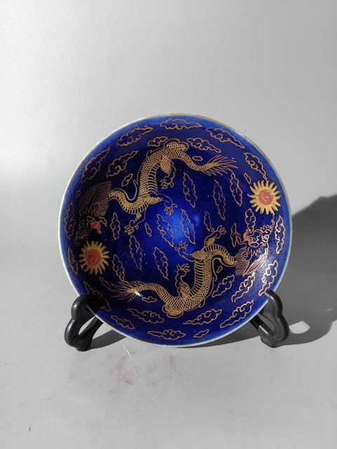 古玩陶瓷藍釉描金龍紋盤真品鑒賞圖