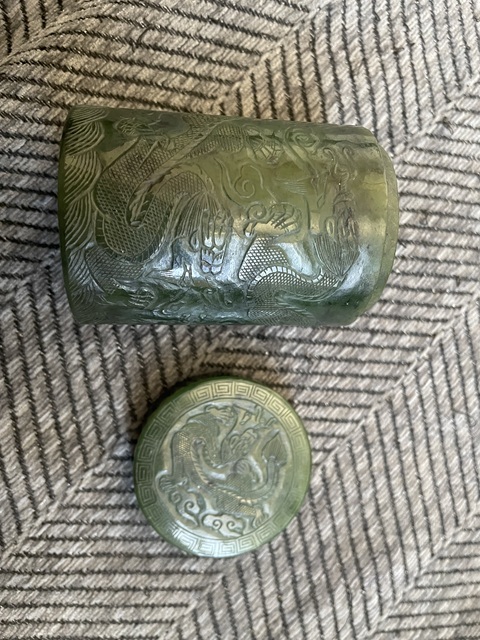 古玩玉器和田碧玉筆筒真品鑒賞圖