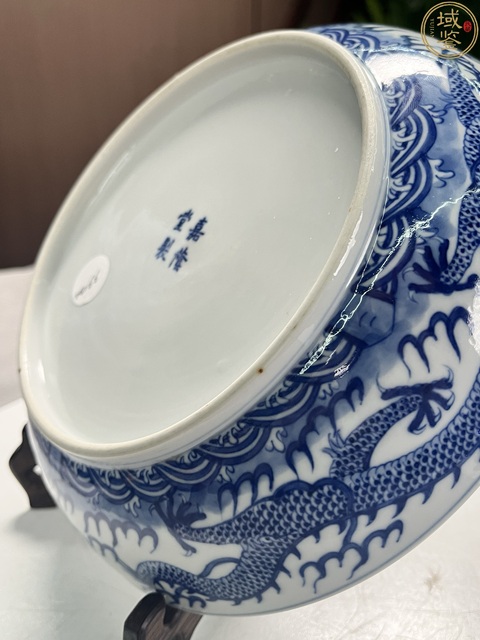 古玩陶瓷龍紋青花盤真品鑒賞圖