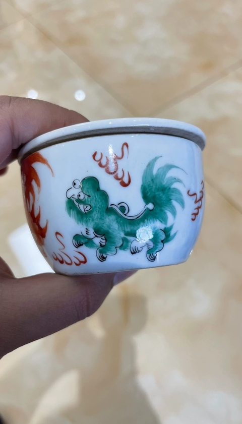 古玩陶瓷礬紅獅紋蓋缸真品鑒賞圖