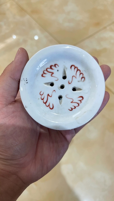 古玩陶瓷礬紅獅紋蓋缸真品鑒賞圖