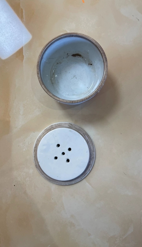 古玩陶瓷礬紅獅紋蓋缸真品鑒賞圖