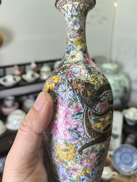 古玩陶瓷龍紋瓶真品鑒賞圖