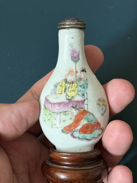 古玩陶瓷鼻煙壺真品鑒賞圖