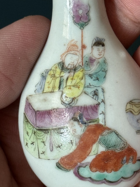 古玩陶瓷鼻煙壺真品鑒賞圖