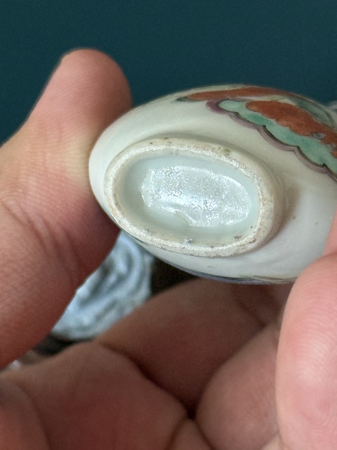 古玩陶瓷鼻煙壺真品鑒賞圖