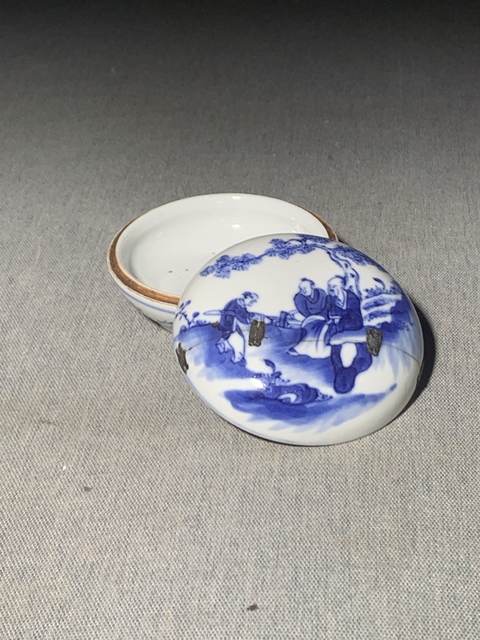 古玩陶瓷青花攜琴訪友圖印盒真品鑒賞圖