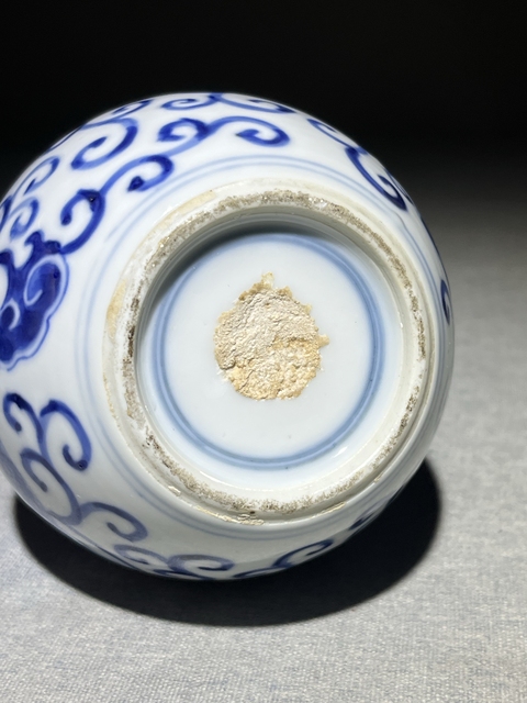 古玩陶瓷青花夔龍紋長頸瓶真品鑒賞圖