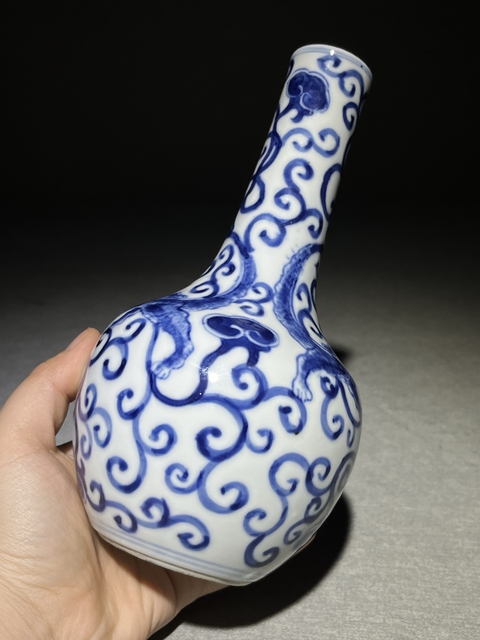 古玩陶瓷青花夔龍紋長頸瓶真品鑒賞圖