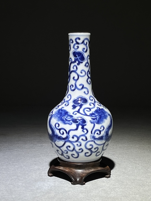 古玩陶瓷青花夔龍紋長頸瓶真品鑒賞圖