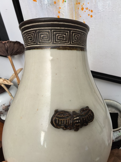 古玩陶瓷乾隆鐵骨泥白釉橄欖尊真品鑒賞圖